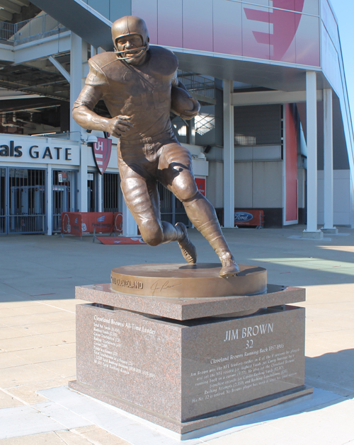 Jim Brown statue at Cleveland Browns Stadium
