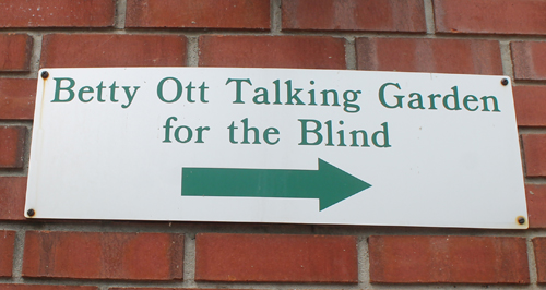 talking-garden-sign-2
